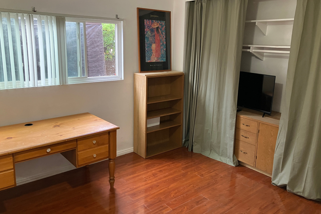 Room 1 (180 sqft - $1250) - 1 (of 4) Fully Furnished Singles Available on 7/1 --