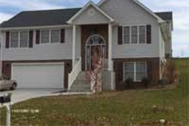 - 3 Bedroom 3 Bath House with 2 Car Garage