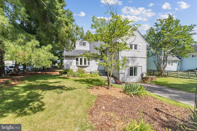 Outside (Day) - Full Home close to Mazza/ The Nine