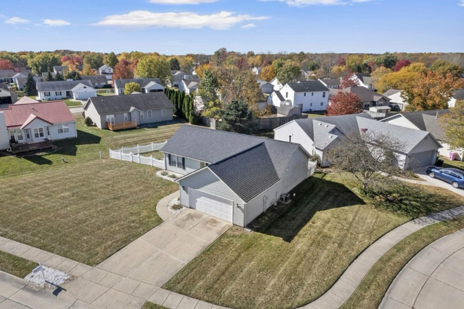 Overview - 3 bedroom on bus line