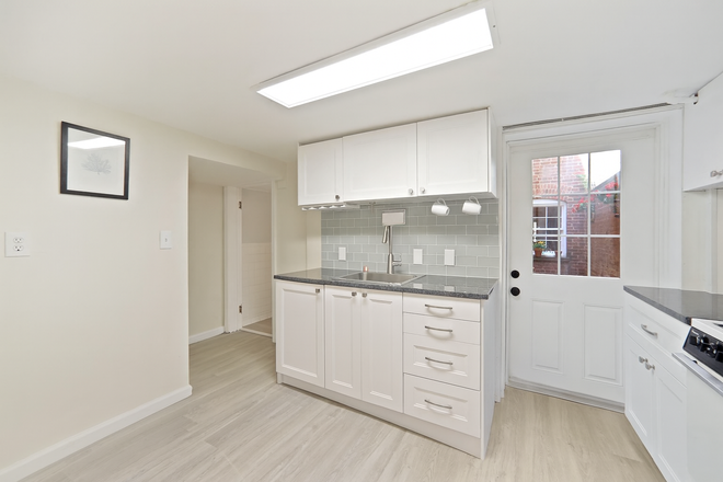 Charming & Bright - Charming 1BR Apt - Prime Location!  Private Patio, W/D, A/C
