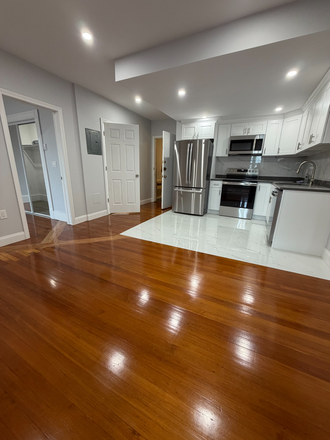 Call NOW for showings! 617-236-8550 - COMM AVE - BRAND NEW GUT RENOVATED 2BR/1BA IN KENMORE *AVAIL NOW* W/ LNDRY ON SITE, DW, LRG BDRMS!