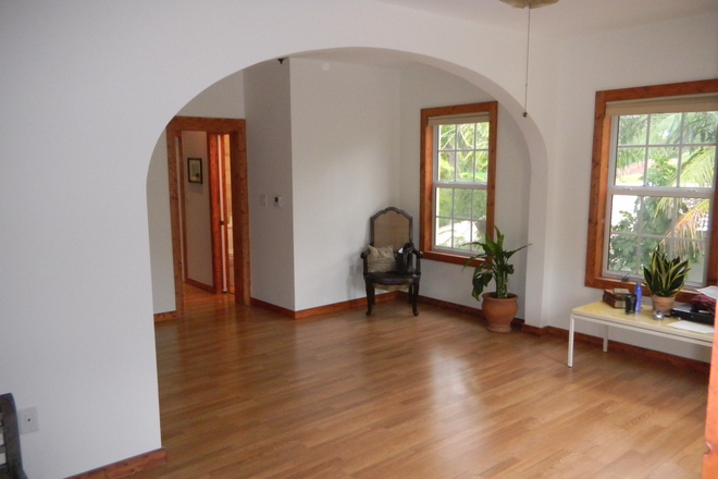 Living den area - 1 Bedroom 1 Bath apartment Balcony North Coconut Grove 15 minutes to U of Miami