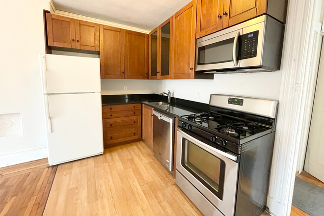 Kitchen - Bright, open layout 3 bed /Perfect for NEU Students Condo