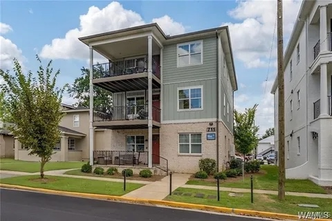 Building - Condo close to campus