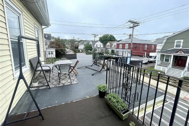 - - 4 BED 2.5 BATH NEAR TUFTS Apartments
