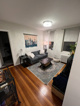 . - ** Bright and Sunny 2 Bed in North End Available 9/1!! Apartments