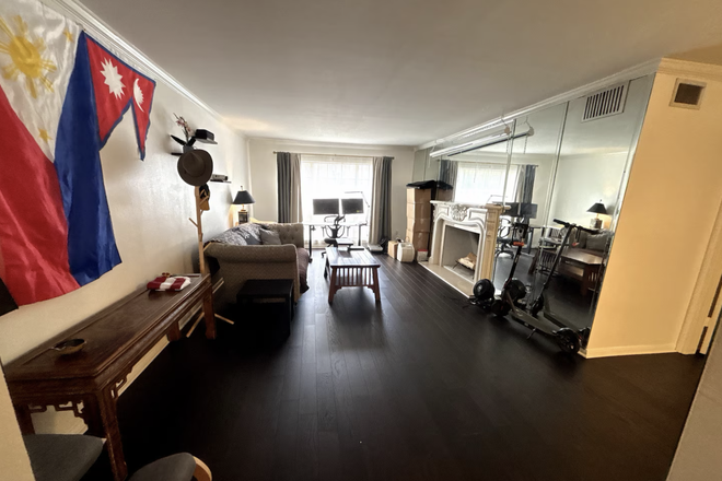 Living Room - Asia House Houston (Walkable to BRC Express stop AND City Red/Blue Line