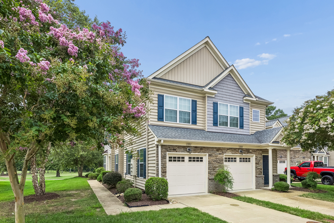 garage to side entry - Ease into Williamsburg living! Convenient, Close, with Peace & Quiet. Condo