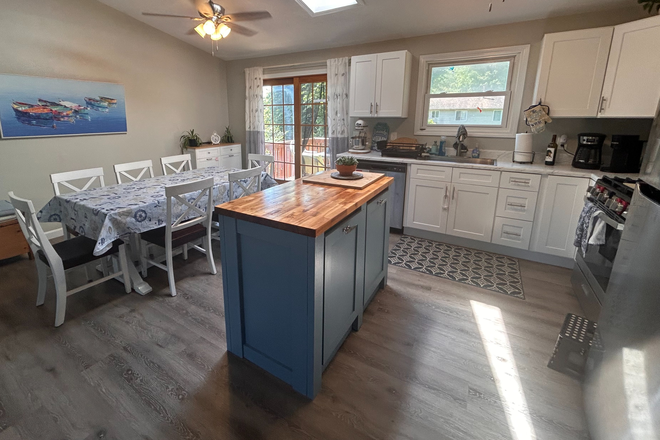 Kitchen - Beautifully Well Maintained House with Special Pricing In Bonnet Shore