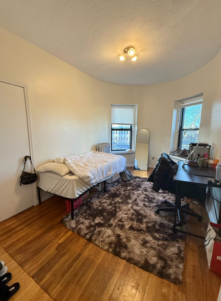 Room - Cozy Room (1 min walk from campus!)