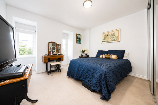 Private Bedroom - Private room for rent in a shared townhouse at Sidney Belsey Crescent