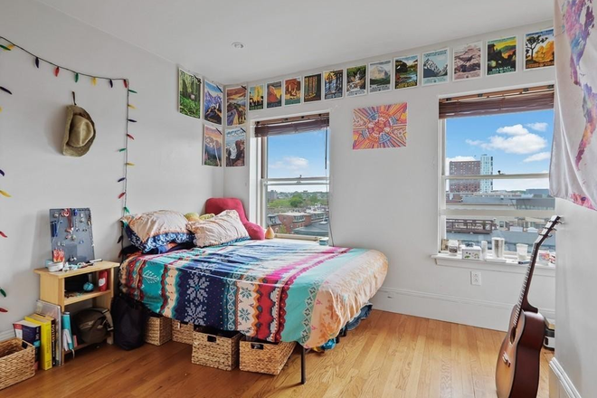 Bedroom #1 - 3 Bed Penthouse near campus!!
