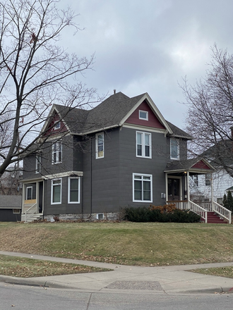 1906 Iglehart Avenue - Updated 3 Bedroom Upper-Level Duplex