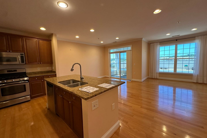 - Glenwood Station Condo