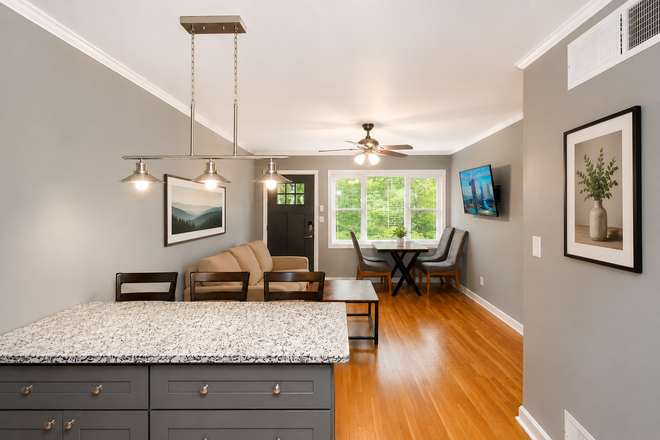 Living room - 1272 Woodland Ave