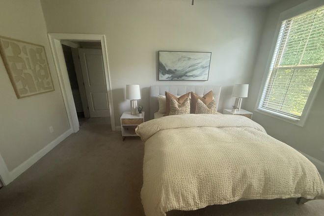Main bedroom - Towns of North Decatur