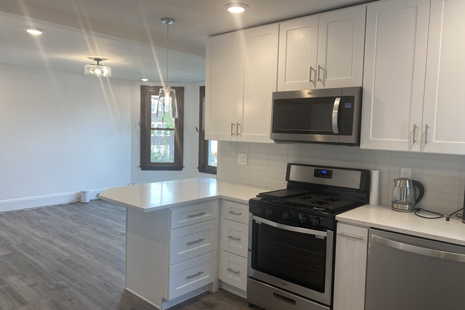 . - RENOVATED 3 Bed / 1 Bath w/ LAUNDRY IN UNIT & Parking! Available 6/1/26!!