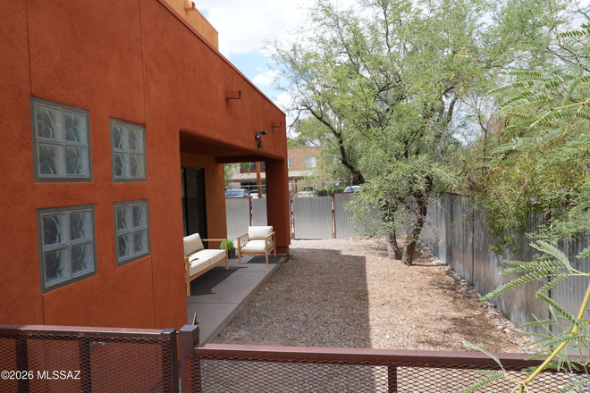 Yard - Downtown Townhouse!