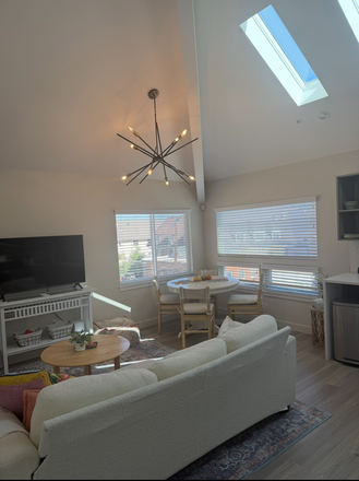 Living room with furniture - Spring 2026 Sublease on the Hill - 2 min from campus