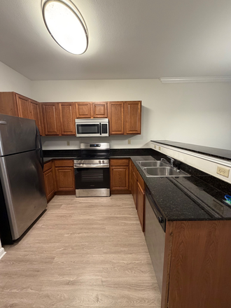 Kitchen - The Bluff at Waterworks landing close to campus
