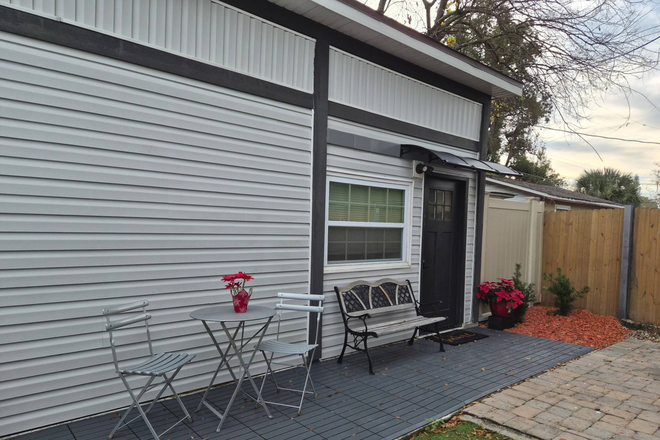 Outdoor - Charming Cottage Near Winter Park and Close to UCF Campus Apartments