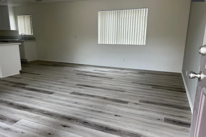 Living Room - Cordary Park 3 Apartments