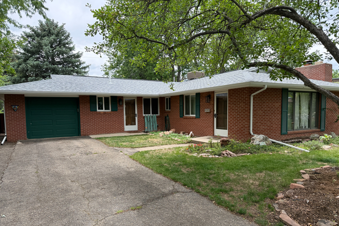 2 - AVAILABLE NOW!: 1970 Glenwood Dr House