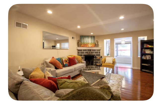 Living room - A - touch of Heaven Townhome