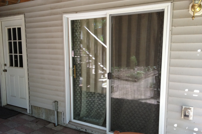 patio access - 2 bedrooms in a 4 bedroom in Washington Square - no fee Duplex