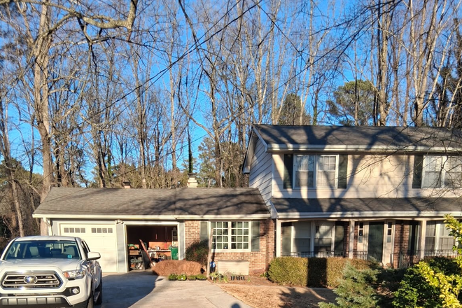 two car driveway - Sharing 3 bedroom, 2.5 bath home in Clarkston