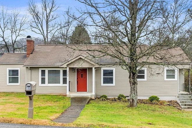 Front - Shared Housing, 3 Bed 1 Bath near campus