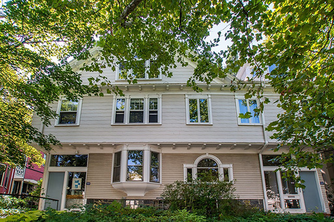 Exterior - Furnished 3 bed, 1 bath top floor condo with private deck