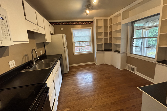 kitchen - Unit A in a triplex next to Emory campus with a circular driveway.
