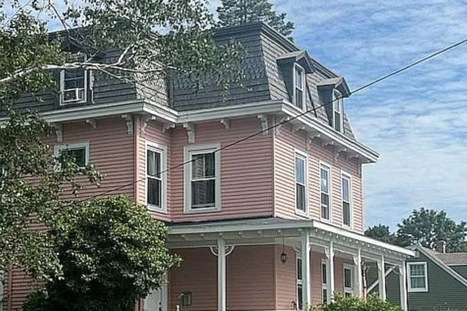 The Pink House in Ashaway - 2 Bed Apt in Charming Victorian - Heat and Laundry Included!