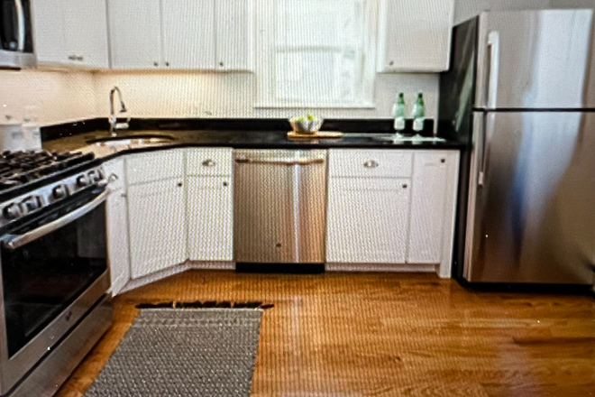 . - Newly Renovated huge 4 Bed / 2 Bath Duplex