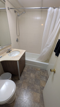 Bathroom - Shared Student Apartment