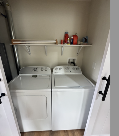 More photos upon request! - 295 Lincoln Ave unit B Amherst, MA 1 bed available, in unit washer, 5 minute walk to campus House