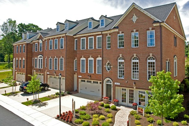 Outside Street View - Bright Bedroom in Luxury Metro-Accessible Townhome – Greenbelt Station