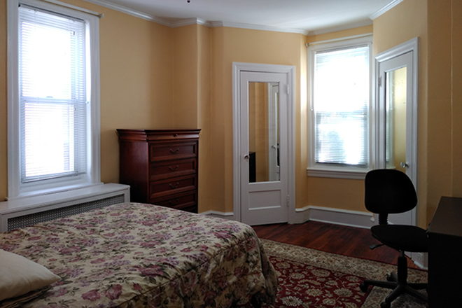 Available Back Bedroom - Private Room in Shared House, Ideal for CIS Engineers