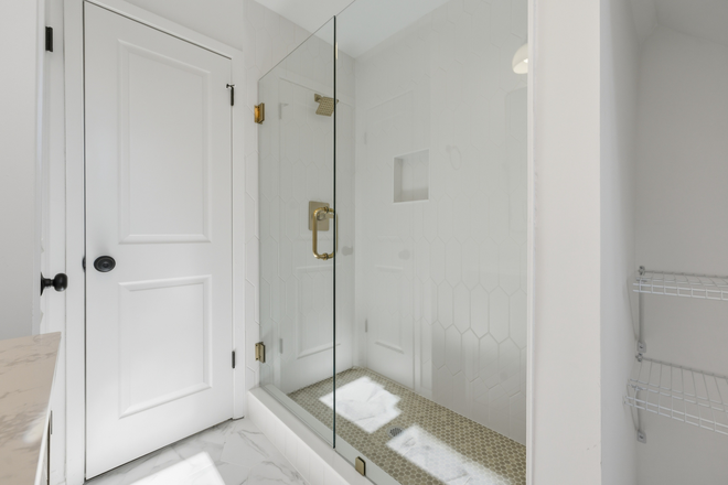 Frameless glass shower - Renovated 2BR Duplex Rental in Decatur, walkable to Whole Foods! Duplex