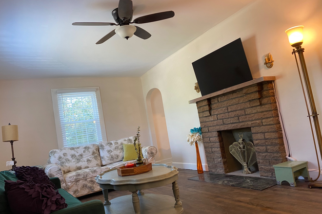Living Room - Hialeah Cottage