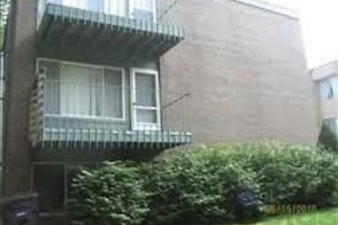 Outside - 1 Bedroom Apartment (Furnished ) AVAILABLE Now 2025