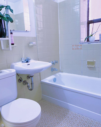 Bathroom - 5 min to UofT Campus Walk, Student Dream, Spacious 1-Bedroom, Furnished Apartments