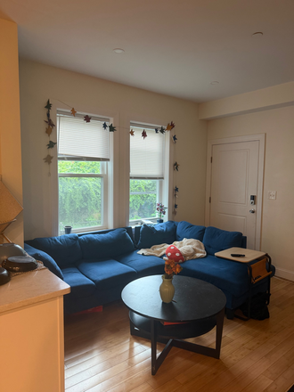 Living Room - UGRENT! 1-2 Bedrooms available in a 4bd/2ba