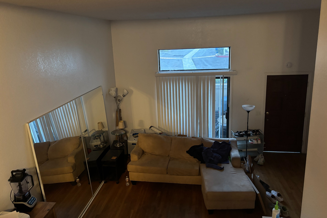 Downstairs area - Fully Furnished Condo For Sublease Close to Campus