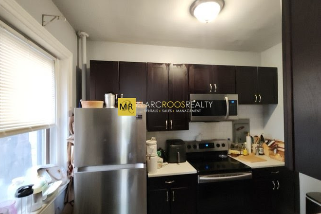 Call call or text Arezou at 617-584-7817 - Modern First floor condo unit in Symphony area!!! Heat and Hot water is included in the rent!