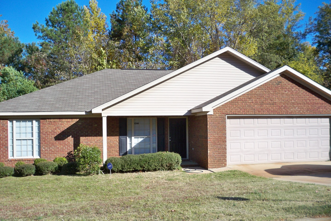 - 4 Bedroom House with Covered Garage