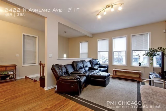 Living room area - Beautiful Four Bedroom home in Lincoln Park