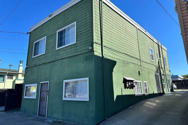 - Blades Market - 2BR/1.0BA